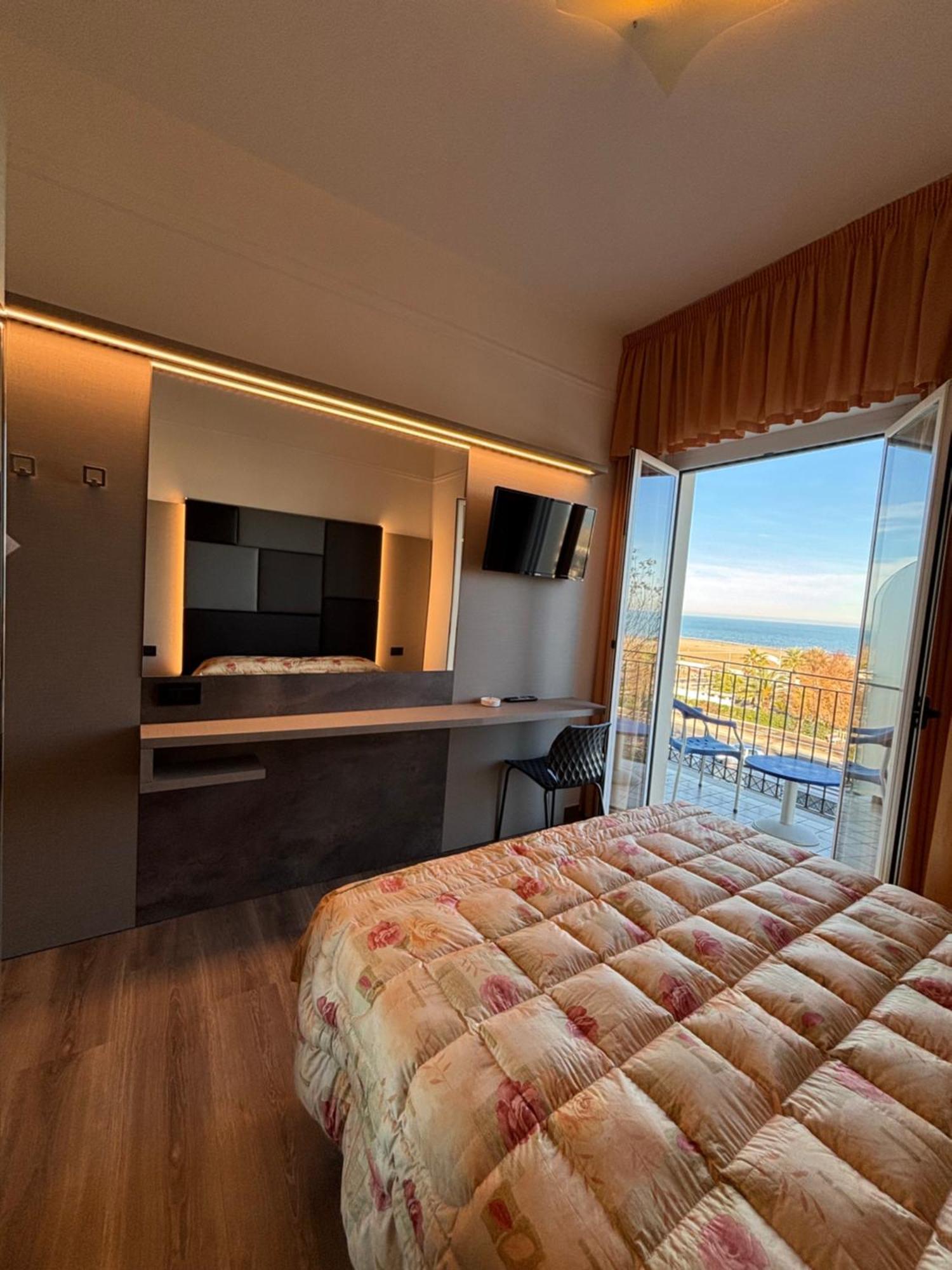 Hotel Cobalto Rimini Exterior photo